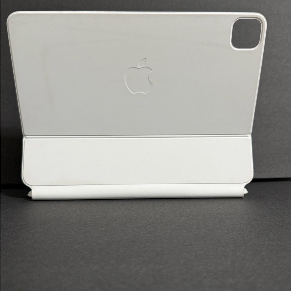 Apple iPad Pro 11 (Model A2261) Magic Keyboard Folio in White - Picture 4 of 7